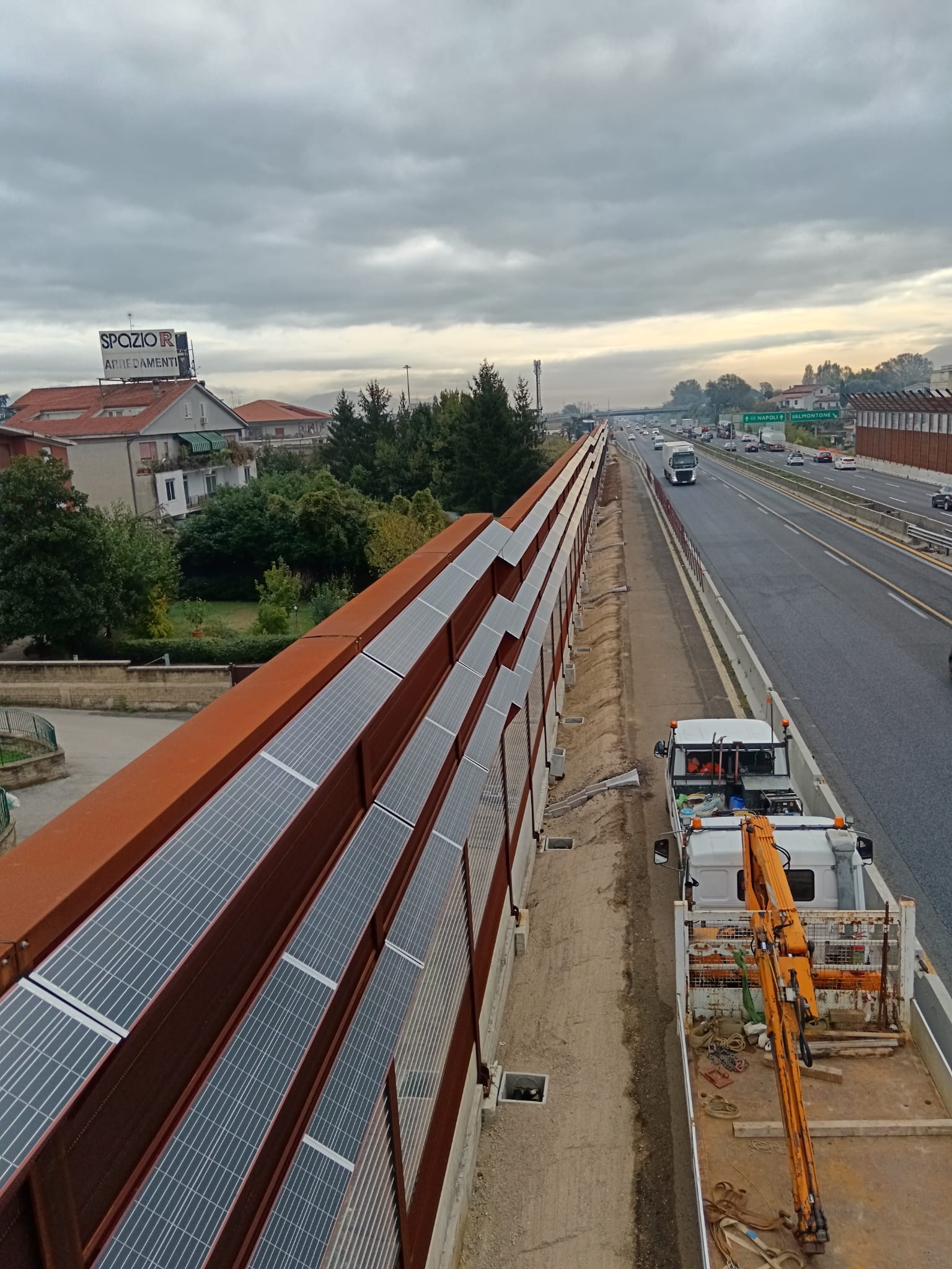 A Valmontone la prima stazione autosufficiente grazie al fotovoltaico sulle barriere fonoassorbenti